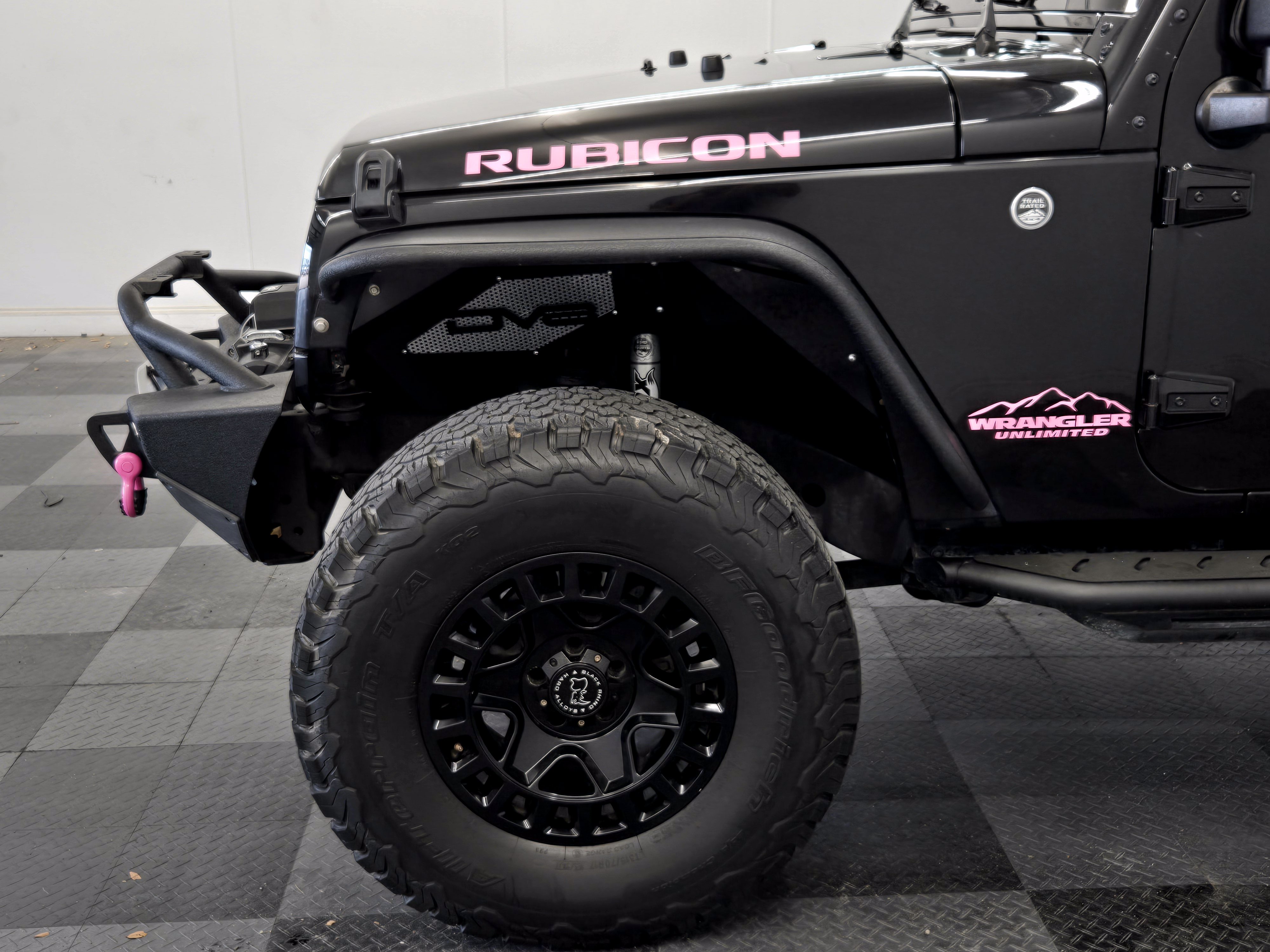 Used 2017 Jeep Wrangler Unlimited Rubicon w/ Connectivity Group AWD/4WD image 9