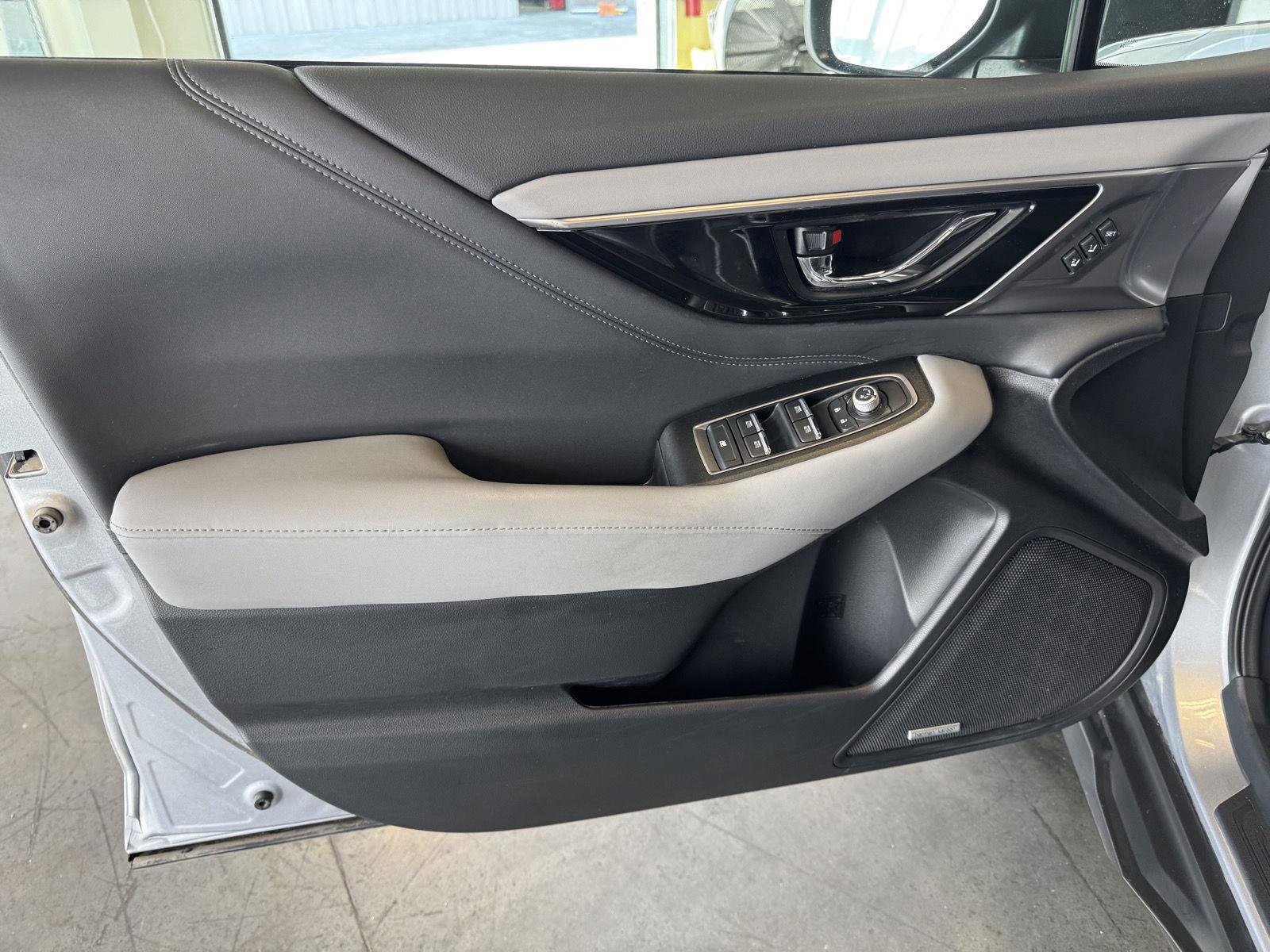 Used 2025 Subaru Outback Limited AWD/4WD image 12