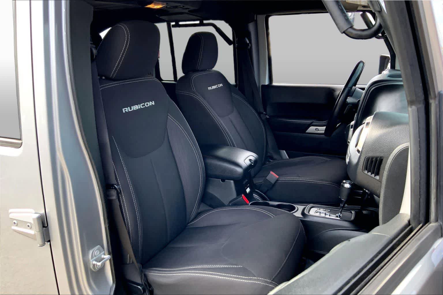Used 2018 Jeep Wrangler Unlimited Rubicon w/ Connectivity Group AWD/4WD image 9