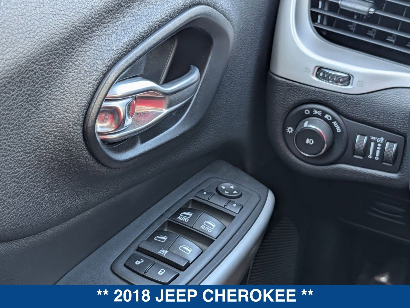 Used 2018 Jeep Cherokee Latitude Plus image 21