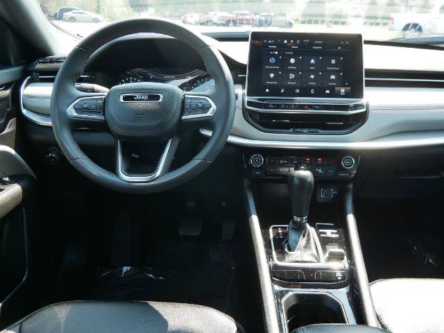 Used 2025 Jeep Compass Limited AWD/4WD image 16