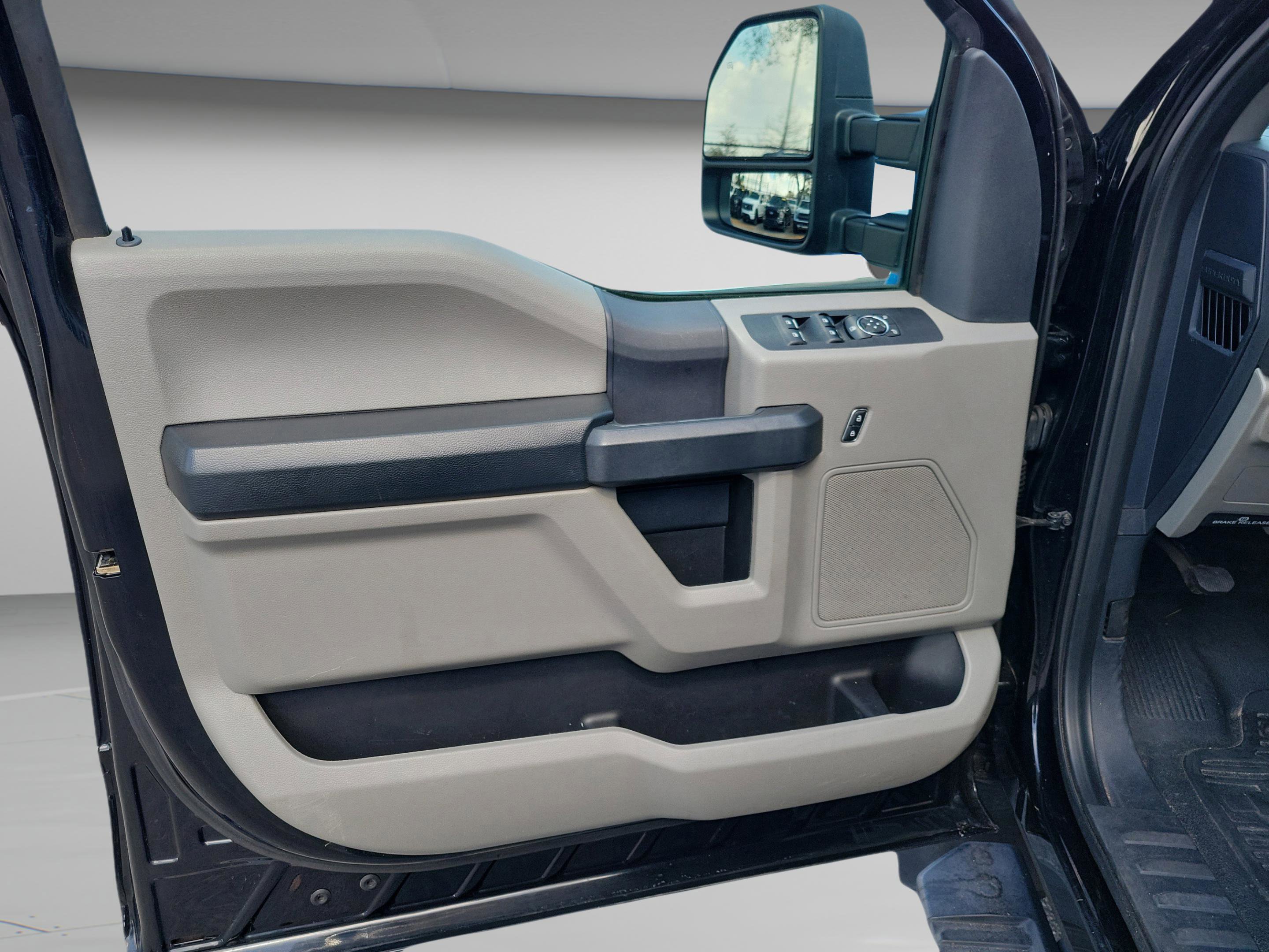 Certified 2022 Ford F350 XL w/ Power Equipment Group image 27