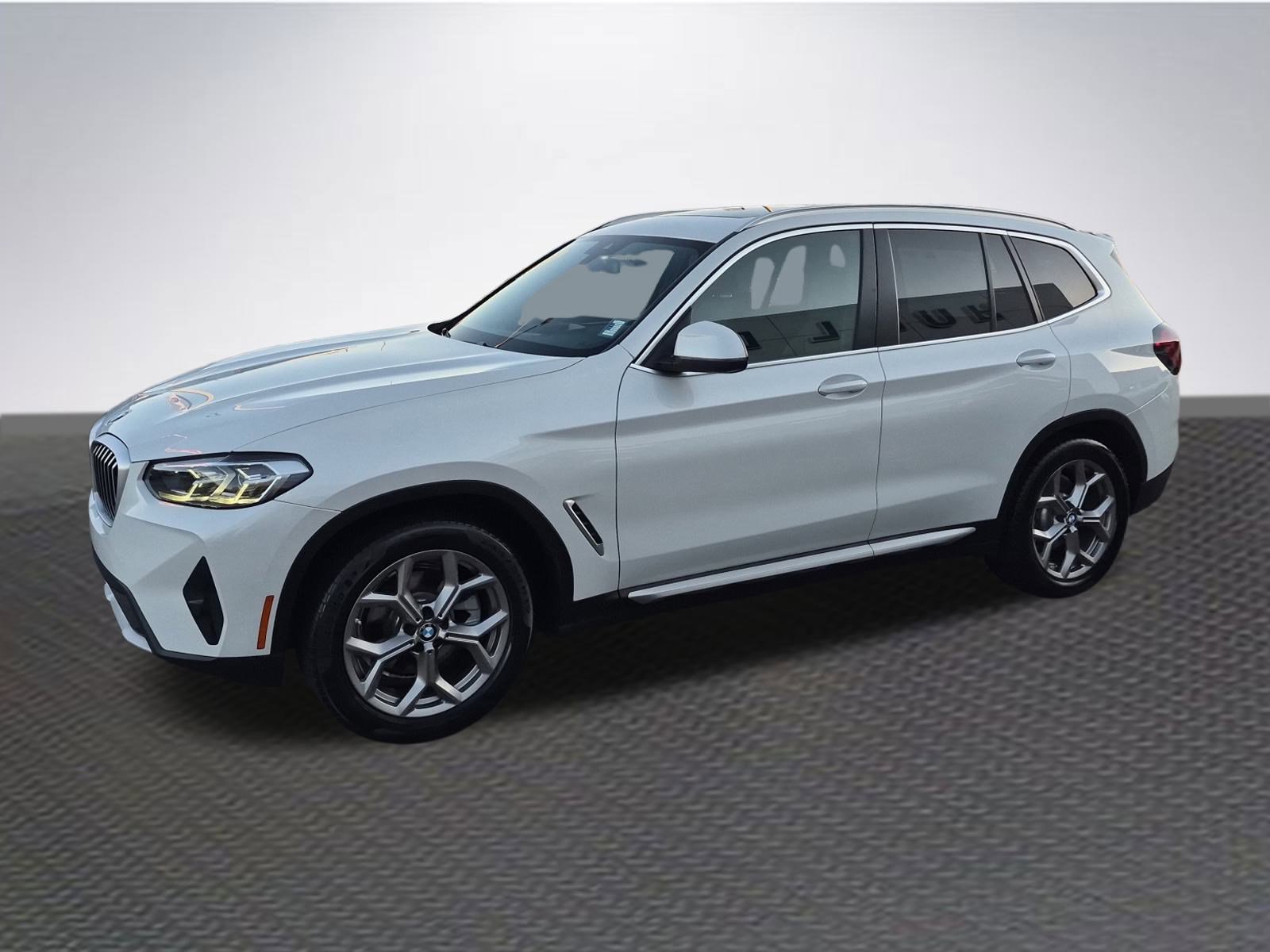 Used 2024 BMW X3 sDrive30i image 2