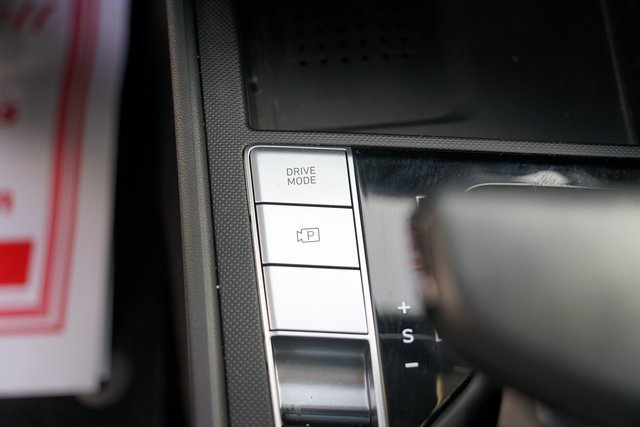 Used 2023 Hyundai Elantra Limited image 17