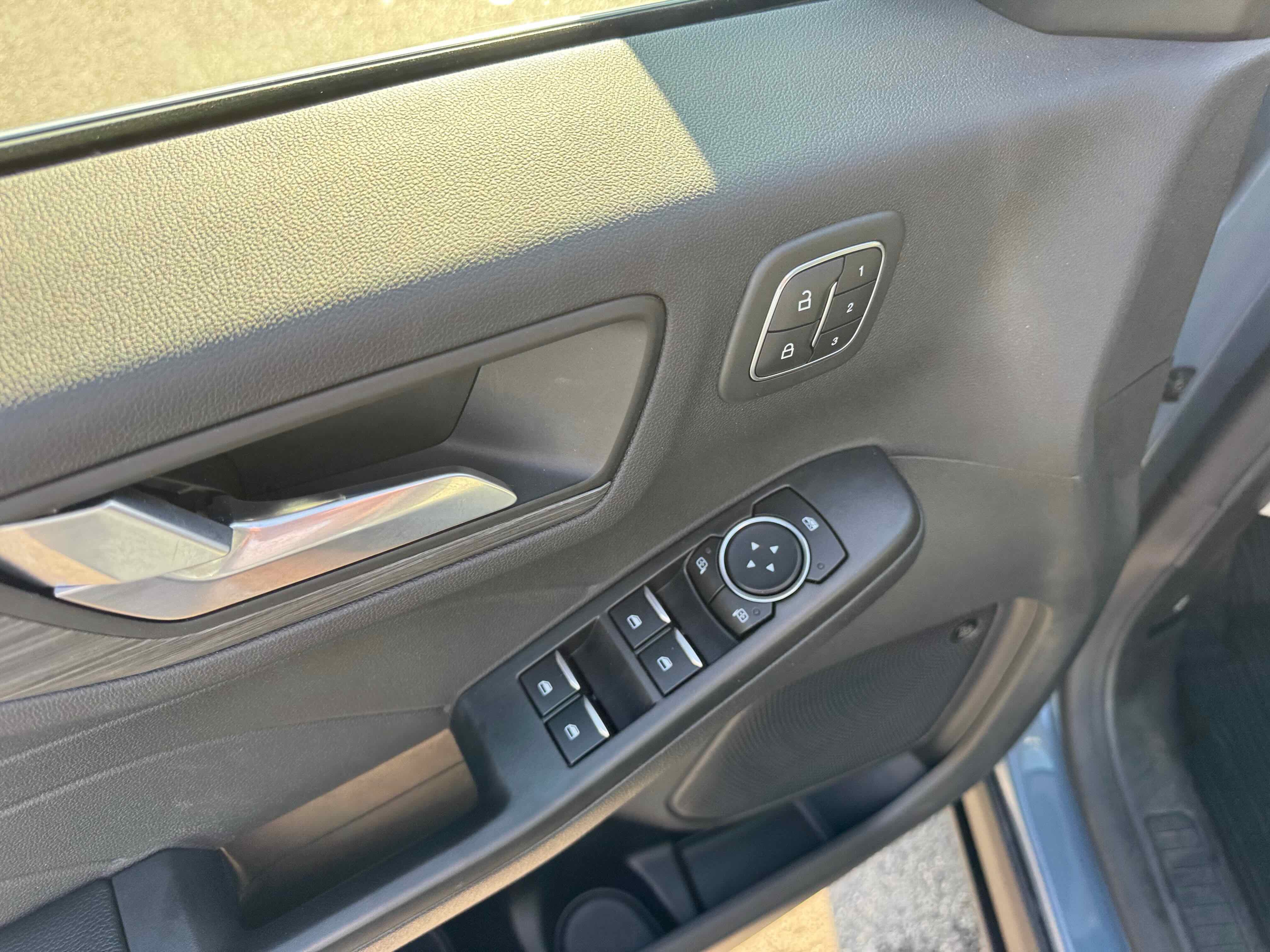 Certified 2023 Ford Escape Platinum w/ Premium Technology Package image 17