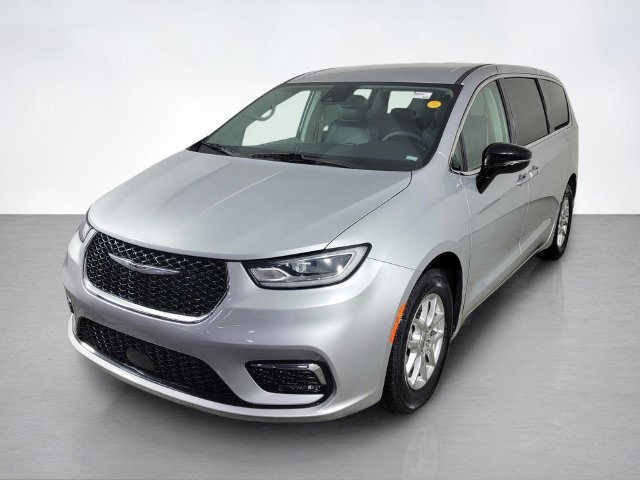 Used 2024 Chrysler Pacifica Touring-L FWD image 7