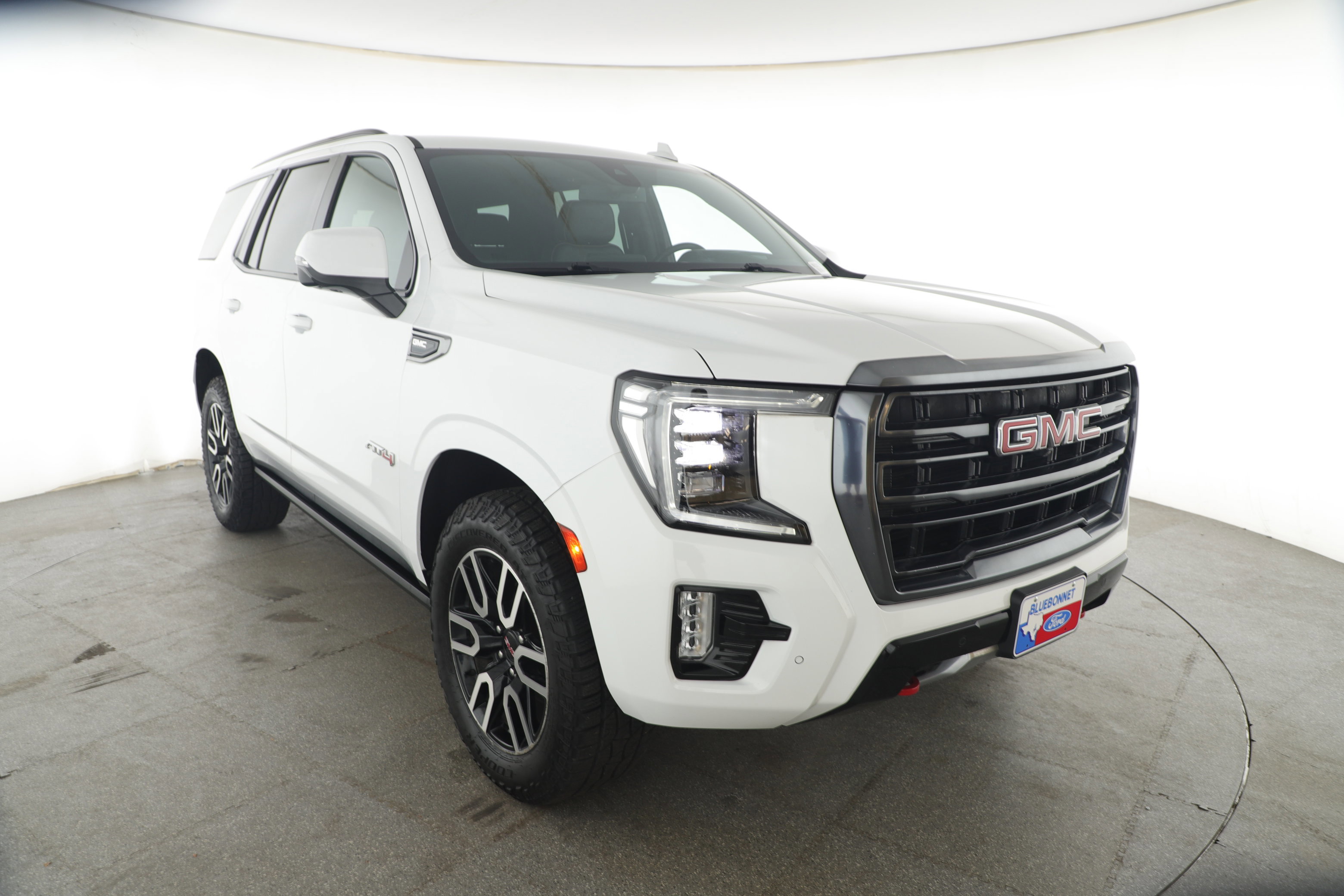 Used 2022 GMC Yukon AT4 w/ Technology Package image 3