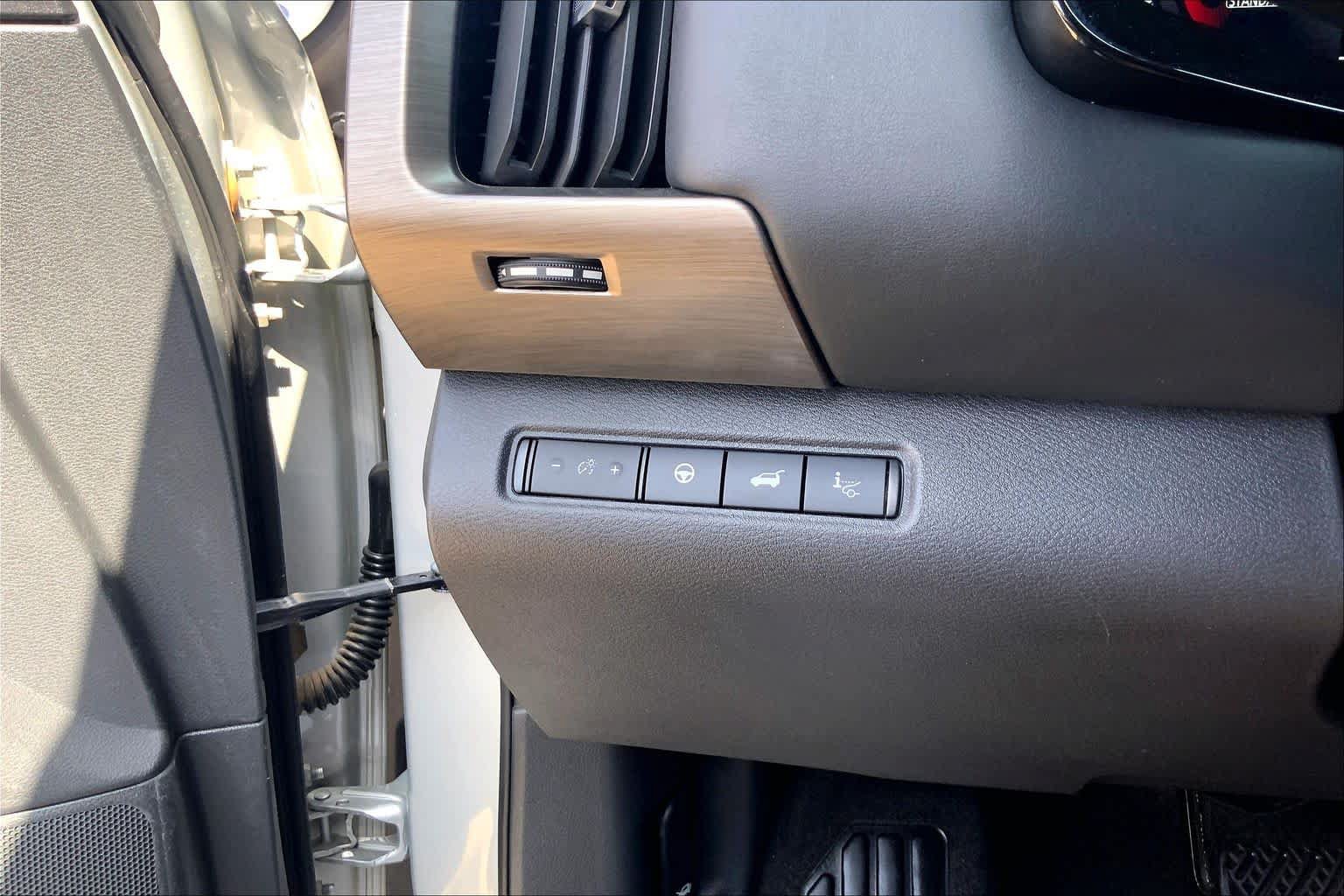 Used 2024 Nissan Pathfinder Platinum FWD image 36