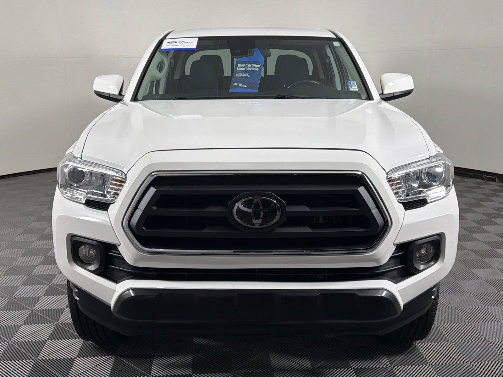 Used 2023 Toyota Tacoma SR5 RWD image 2