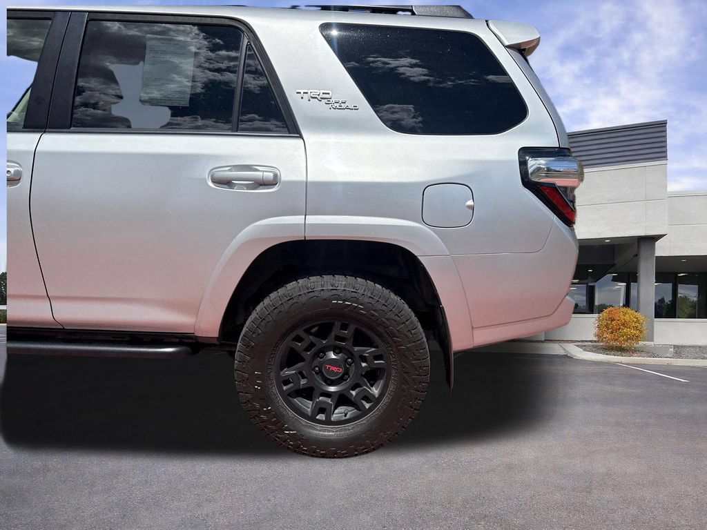 Used 2022 Toyota 4Runner TRD Off-Road AWD/4WD image 34