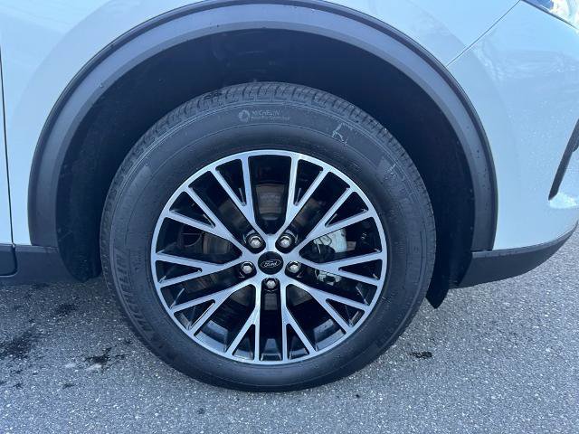 Certified 2025 Ford Escape SE image 9