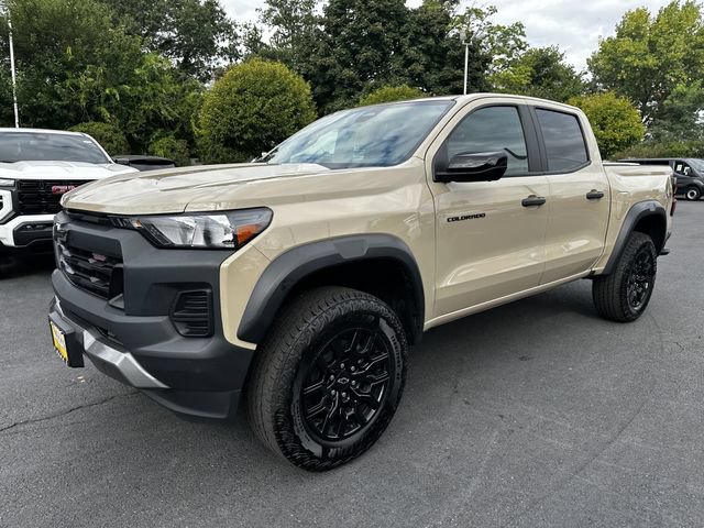 Used 2024 Chevrolet Colorado Trail Boss w/ Technology Package AWD/4WD image 9