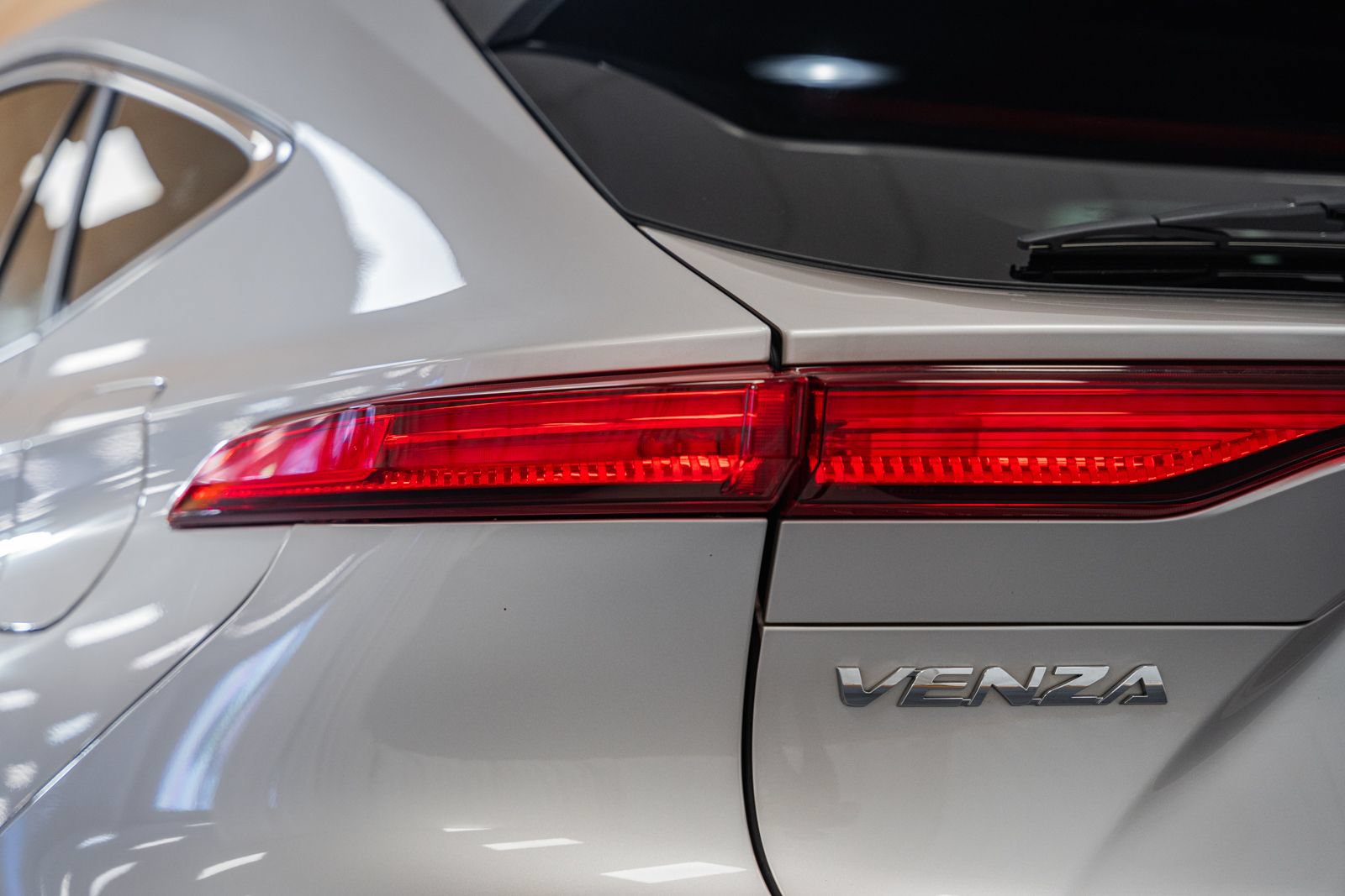 Used 2021 Toyota Venza Limited w/ Advanced Technology Package AWD/4WD image 6
