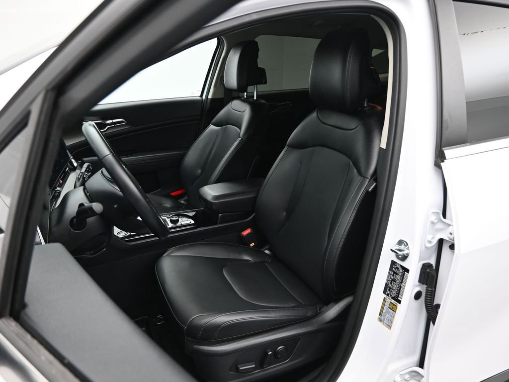 Used 2024 Kia Sportage EX image 9