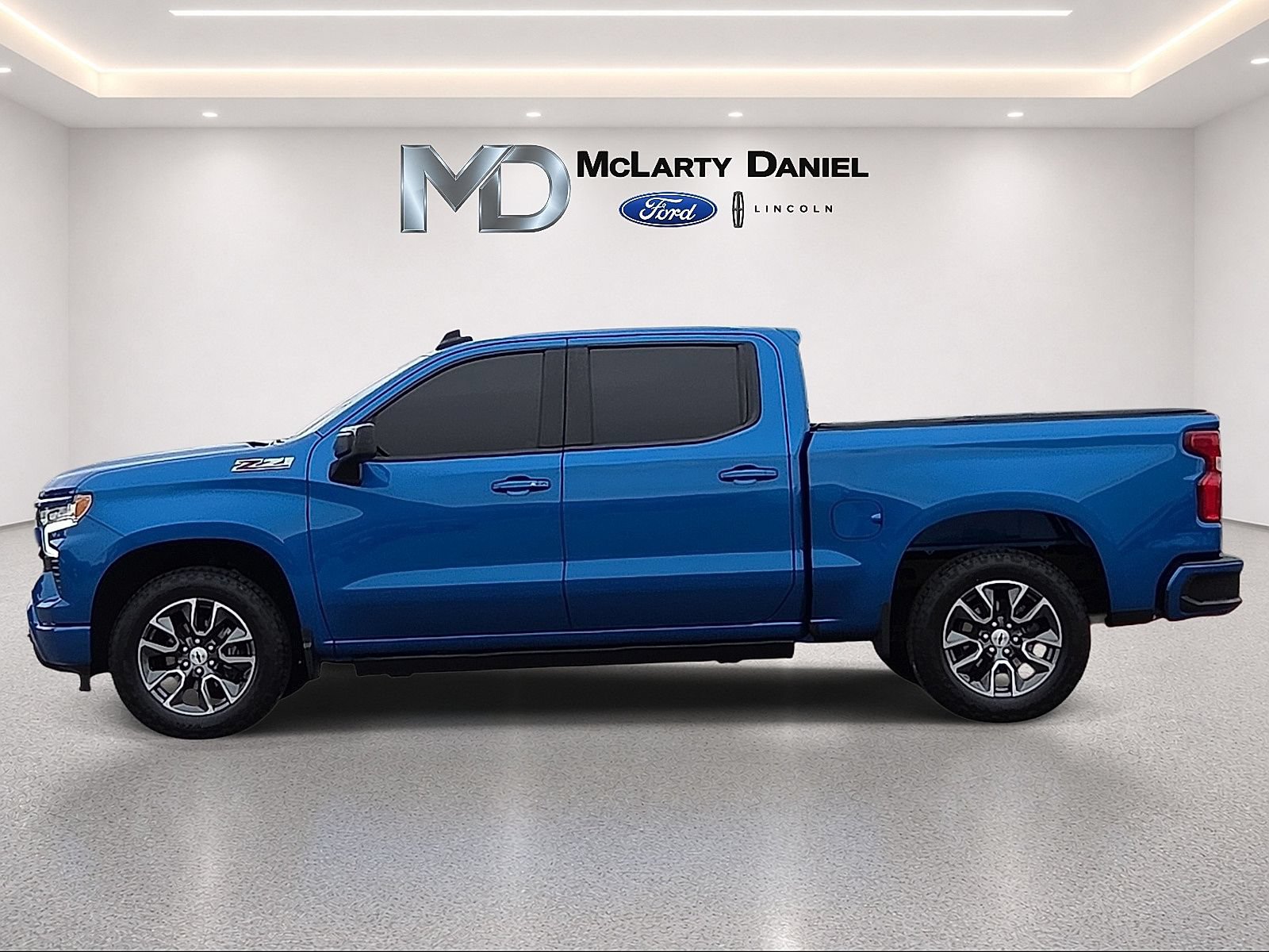Used 2024 Chevrolet Silverado 1500 RST w/ Z71 Off-Road Package AWD/4WD image 3