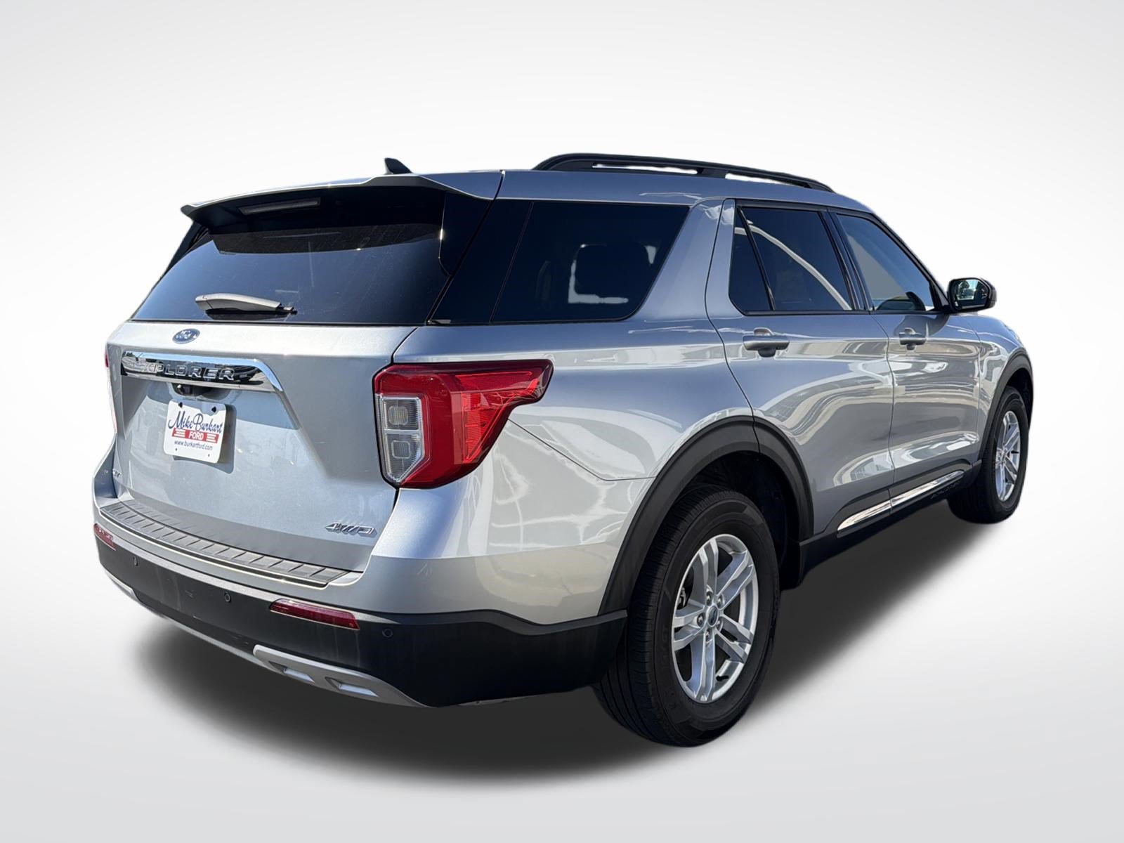 Certified 2024 Ford Explorer XLT w/ Equipment Group 202A AWD/4WD image 8