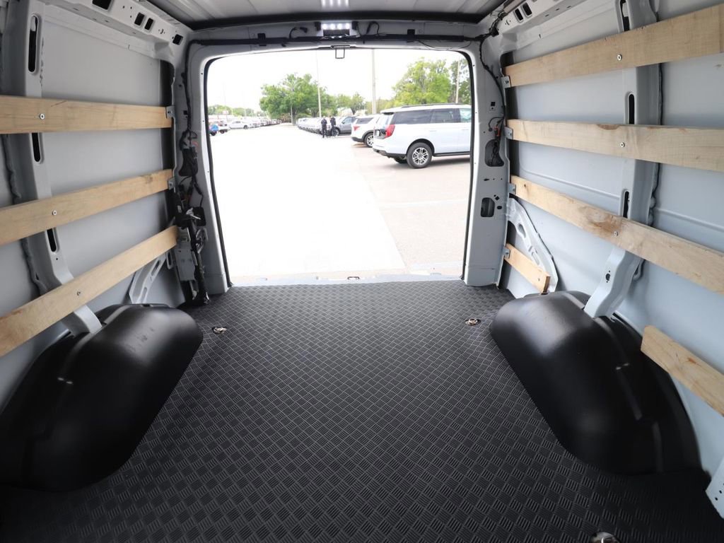 Used 2024 GMC Savana 2500 w/ Driver Convenience Package image 15