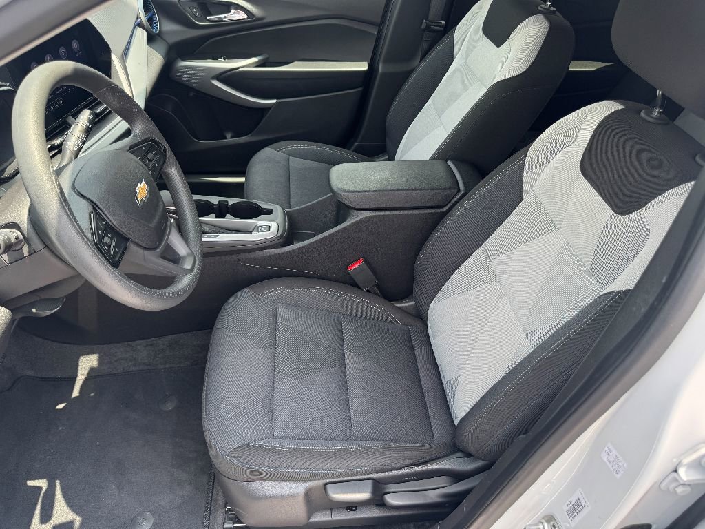 Used 2025 Chevrolet Trax LS image 9