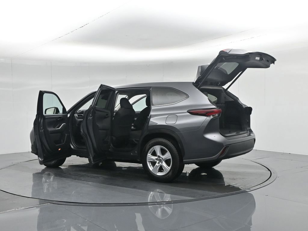 Used 2024 Toyota Highlander LE image 62