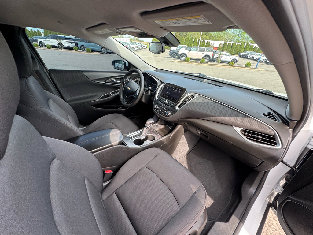 Used 2022 Chevrolet Malibu LT FWD image 13
