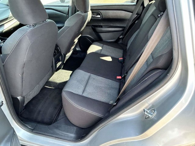 Used 2025 Nissan Rogue SV FWD image 27