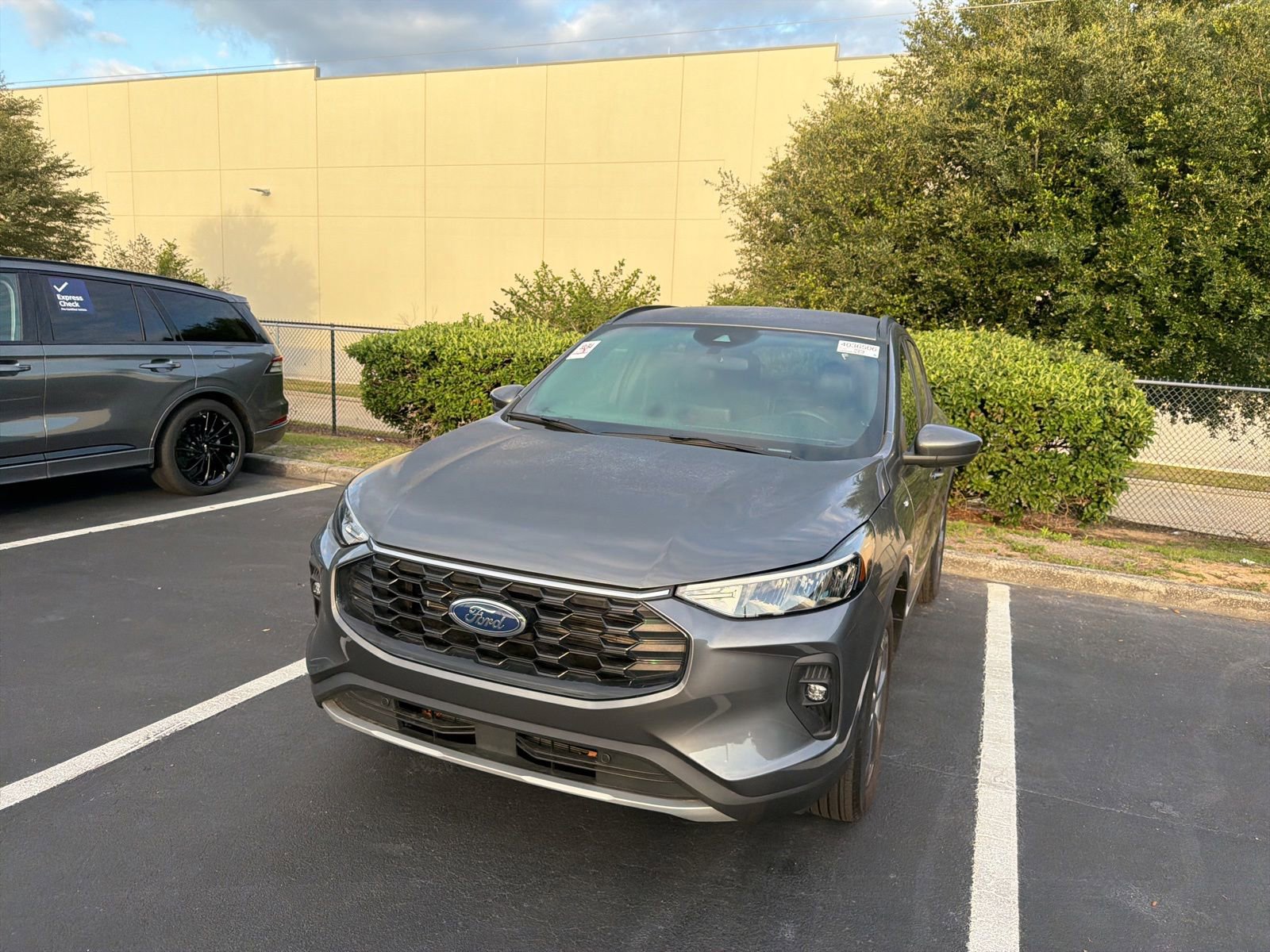 Certified 2025 Ford Escape ST-Line Select AWD/4WD image 17