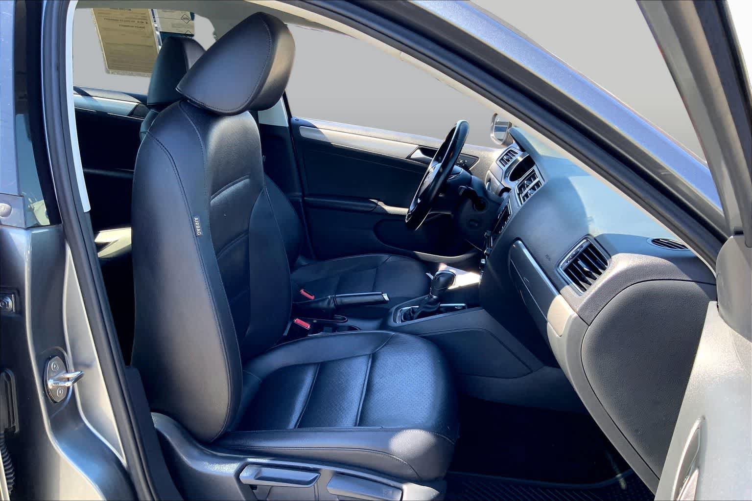 Used 2018 Volkswagen Jetta SE FWD image 9