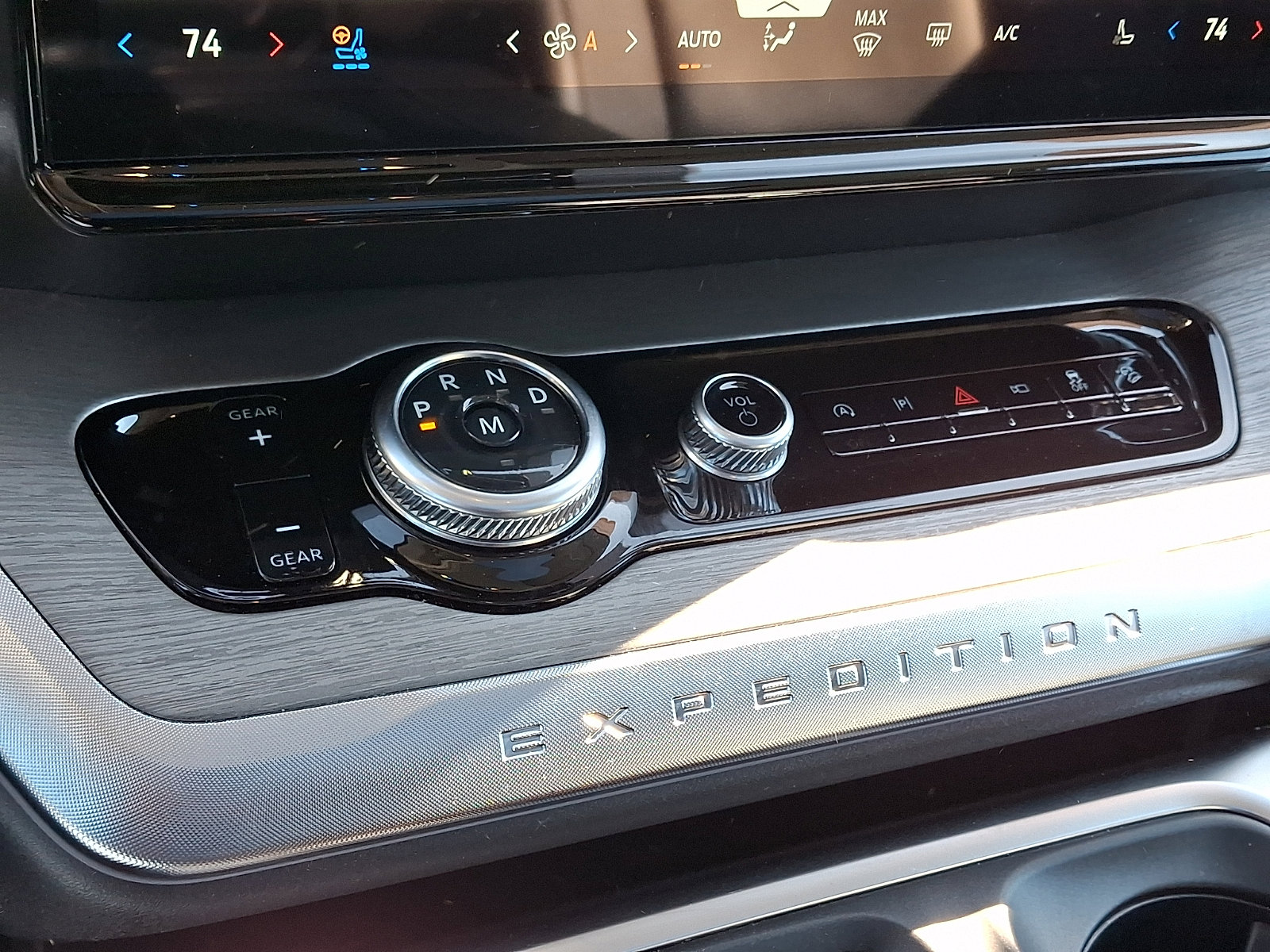 Certified 2025 Ford Expedition Platinum image 19