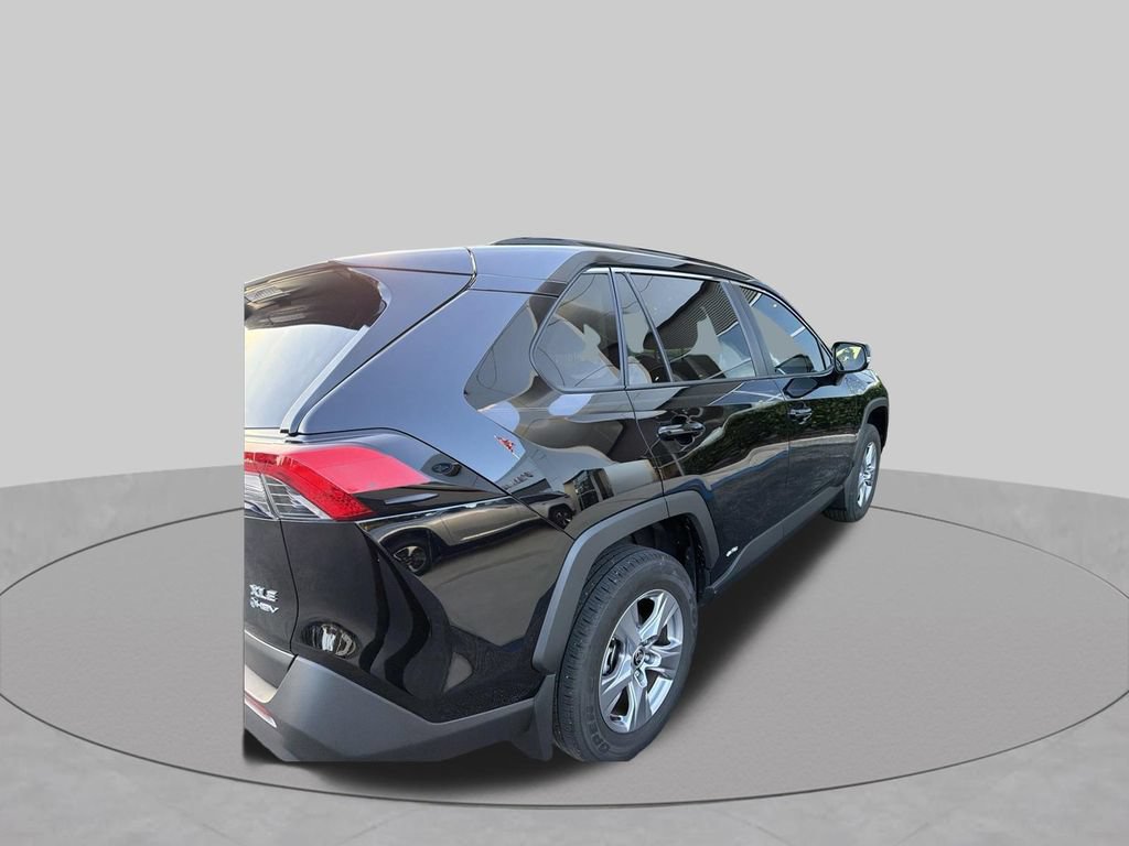 Used 2025 Toyota RAV4 XLE AWD/4WD image 5