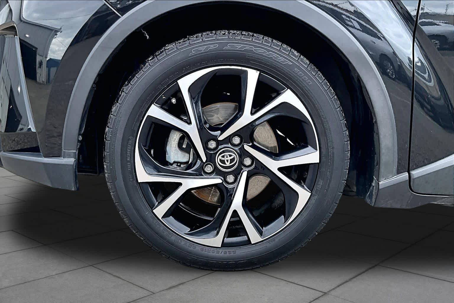 Used 2022 Toyota C-HR XLE FWD image 13
