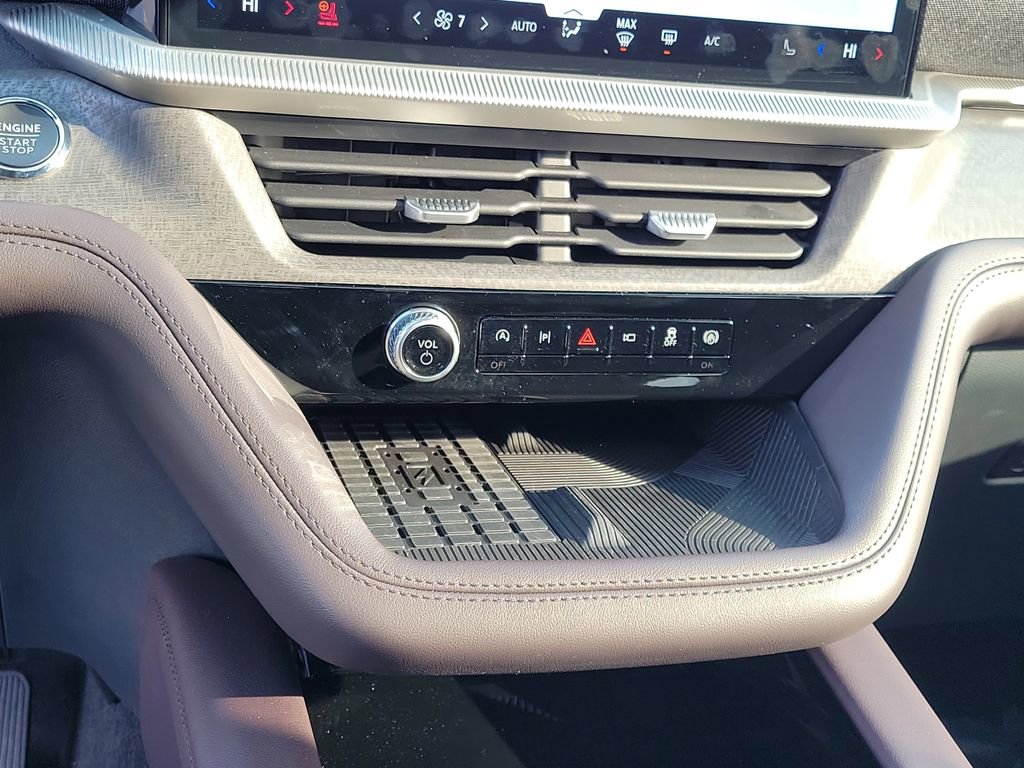 Certified 2025 Ford Explorer Platinum w/ Ultimate Package AWD/4WD image 27