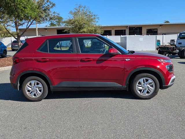 Used 2024 Hyundai Venue SE image 2