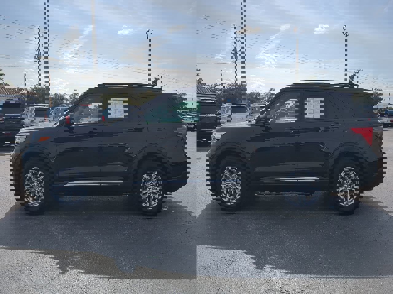 Certified 2024 Ford Explorer XLT image 2