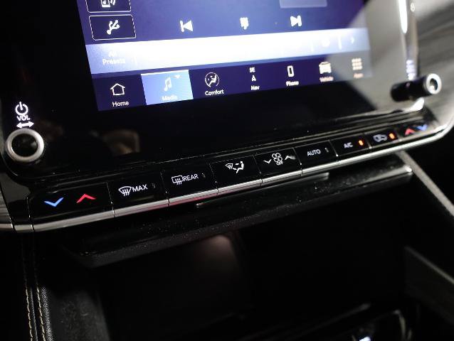 Used 2024 Jeep Wagoneer L Series II w/ Flexible Seating Group AWD/4WD image 22