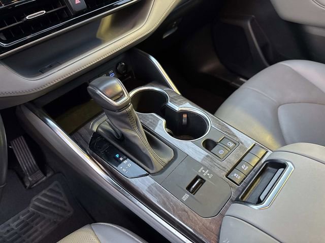 Used 2022 Toyota Highlander Limited image 26