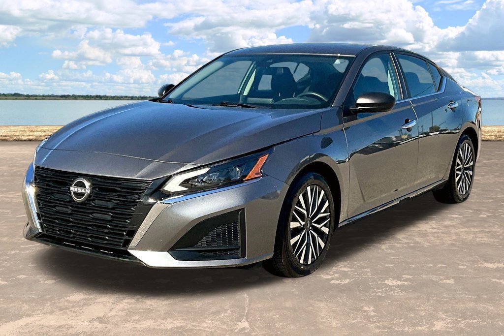 Used 2025 Nissan Altima 2.5 SV FWD image 4