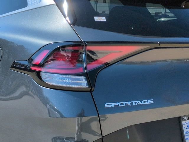 Used 2025 Kia Sportage LX image 14