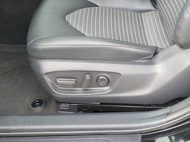 Used 2023 Toyota Camry SE w/ Convenience Package FWD image 17