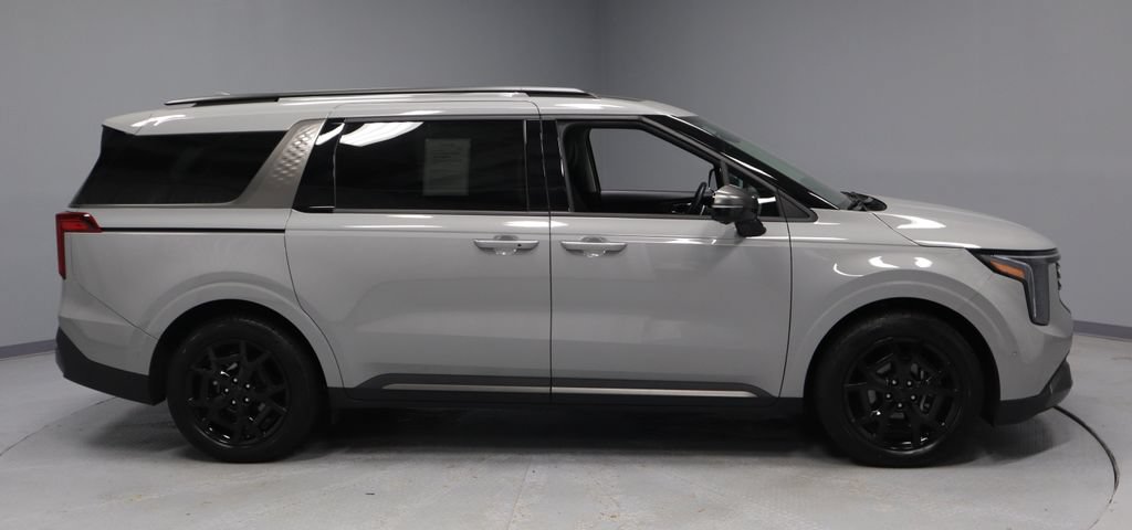 Used 2026 Kia Carnival SX w/ SX Dark Edition Package FWD image 12