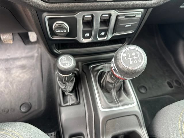 Used 2025 Jeep Wrangler Sport AWD/4WD image 16
