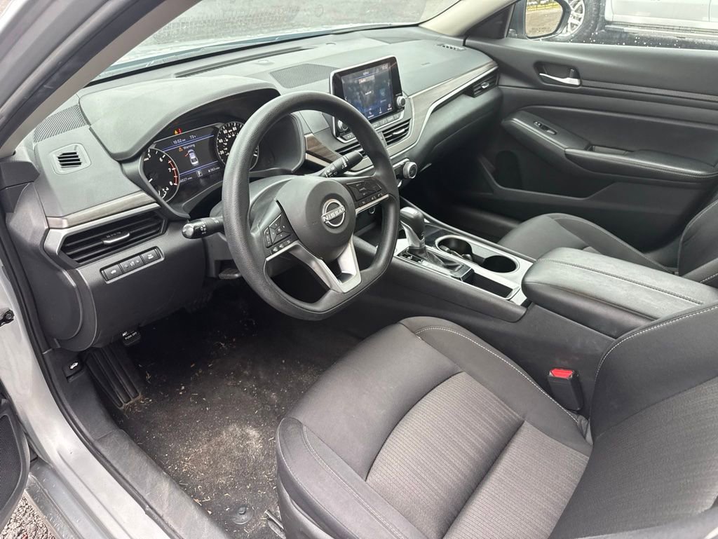 Used 2024 Nissan Altima 2.5 SV FWD image 9