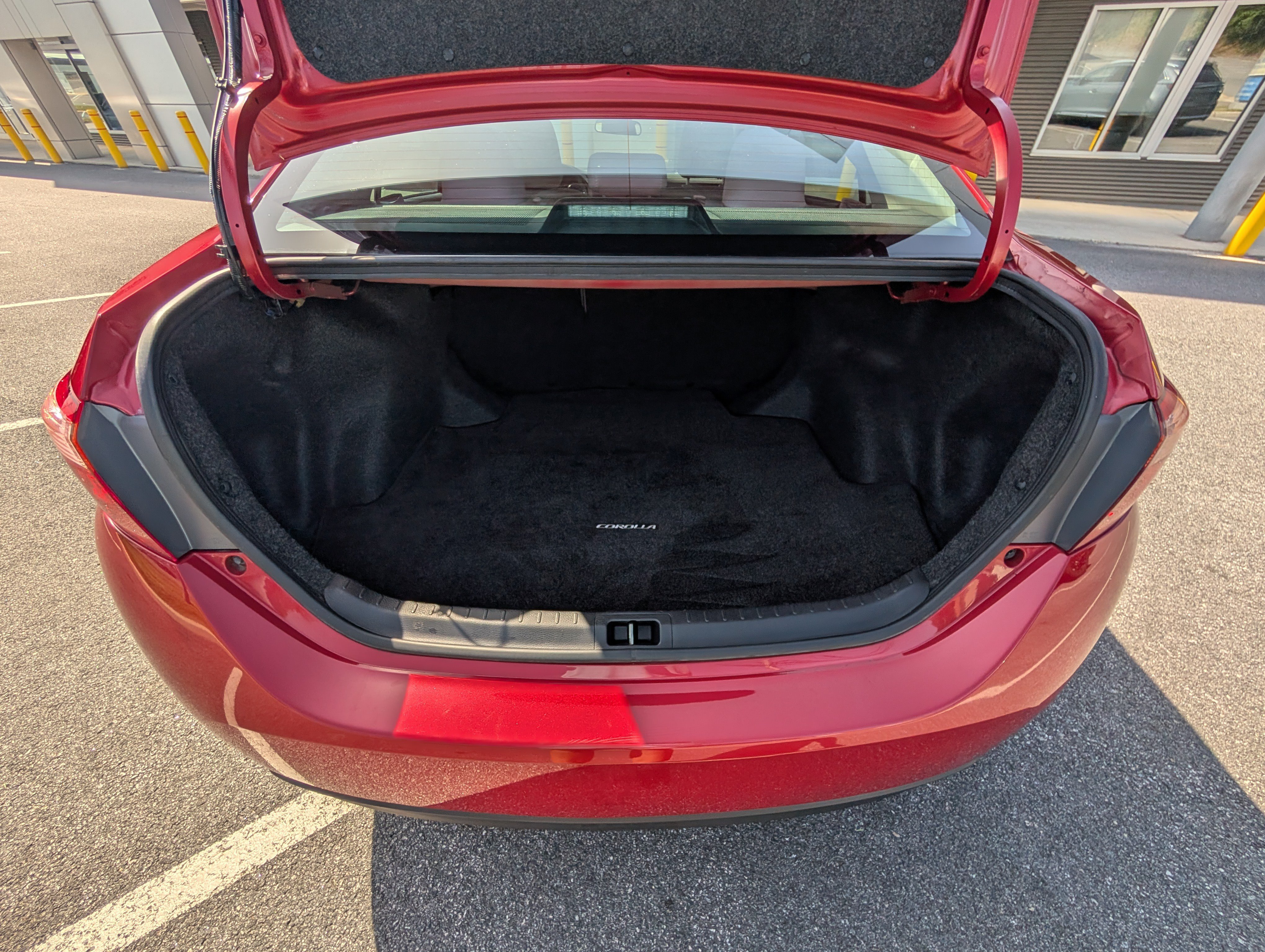 Used 2019 Toyota Corolla LE w/ Carpet Mat Package (TMS) FWD image 14