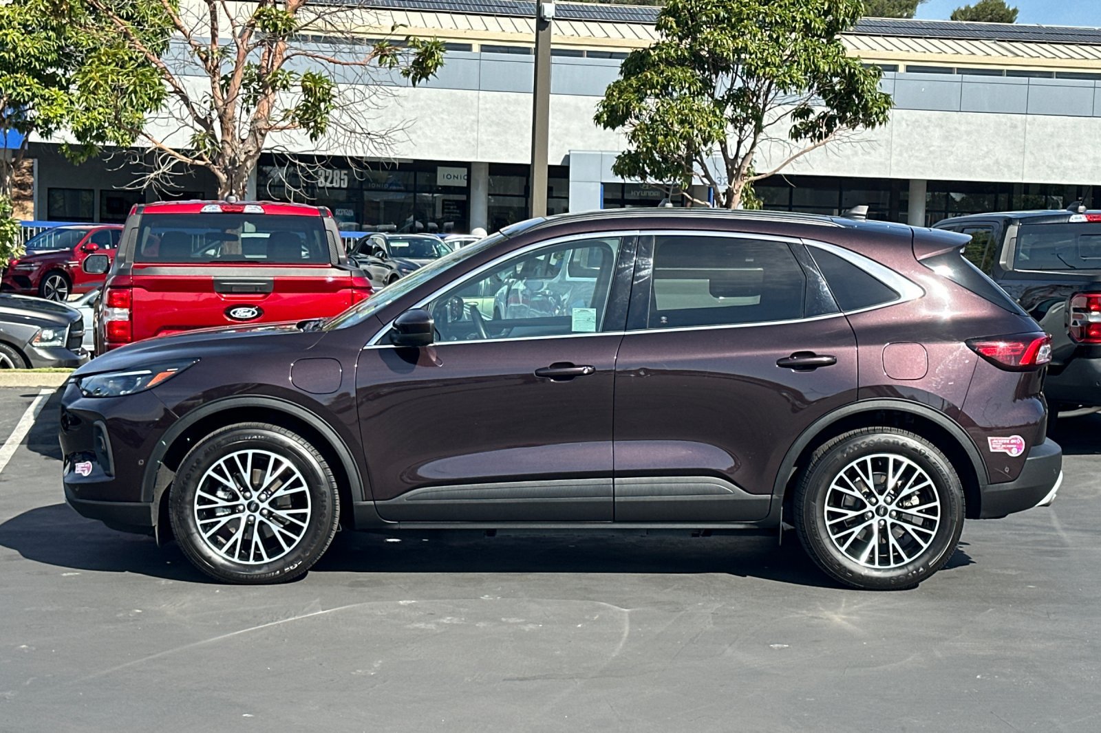 Certified 2023 Ford Escape SE w/ PHEV Premium Package FWD image 10