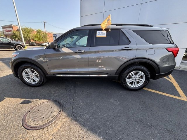 Certified 2022 Ford Explorer XLT image 3