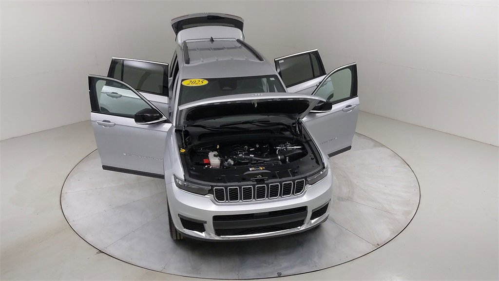 Used 2025 Jeep Grand Cherokee L Limited image 47