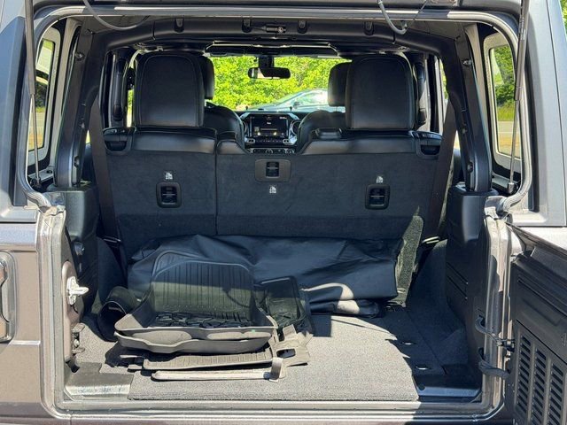 Used 2020 Jeep Wrangler Unlimited Sahara w/ Cold Weather Group AWD/4WD image 20