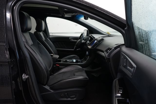 Certified 2020 Ford Edge ST w/ Cold Weather Package AWD/4WD image 33