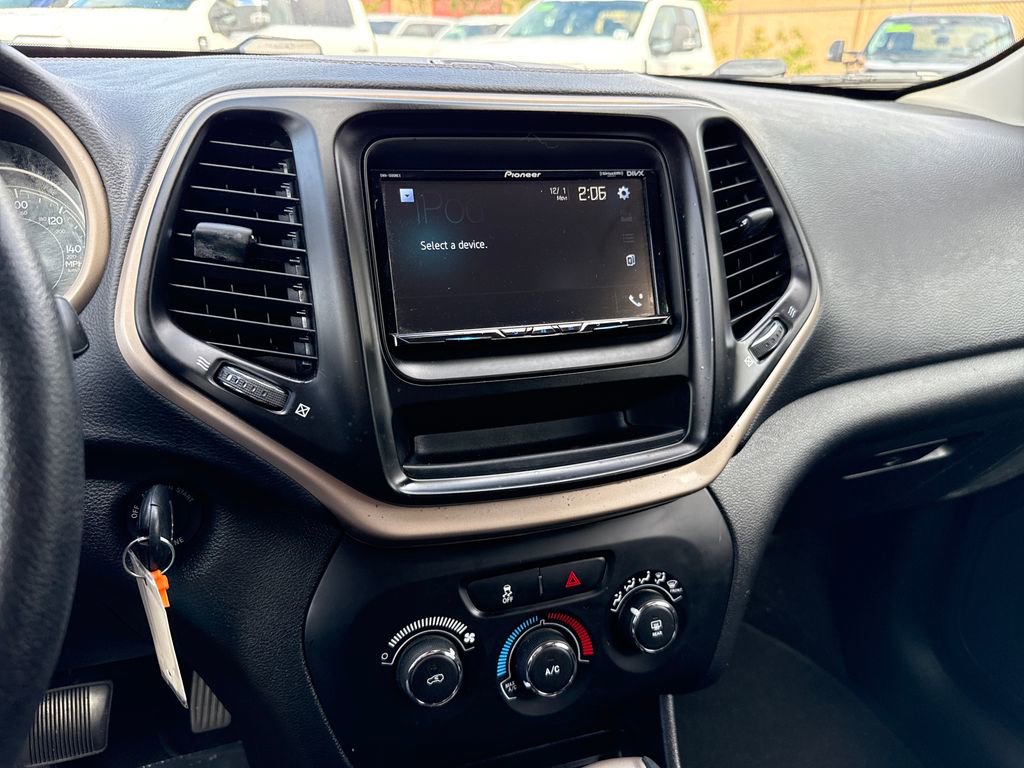 Used 2017 Jeep Cherokee Sport image 18