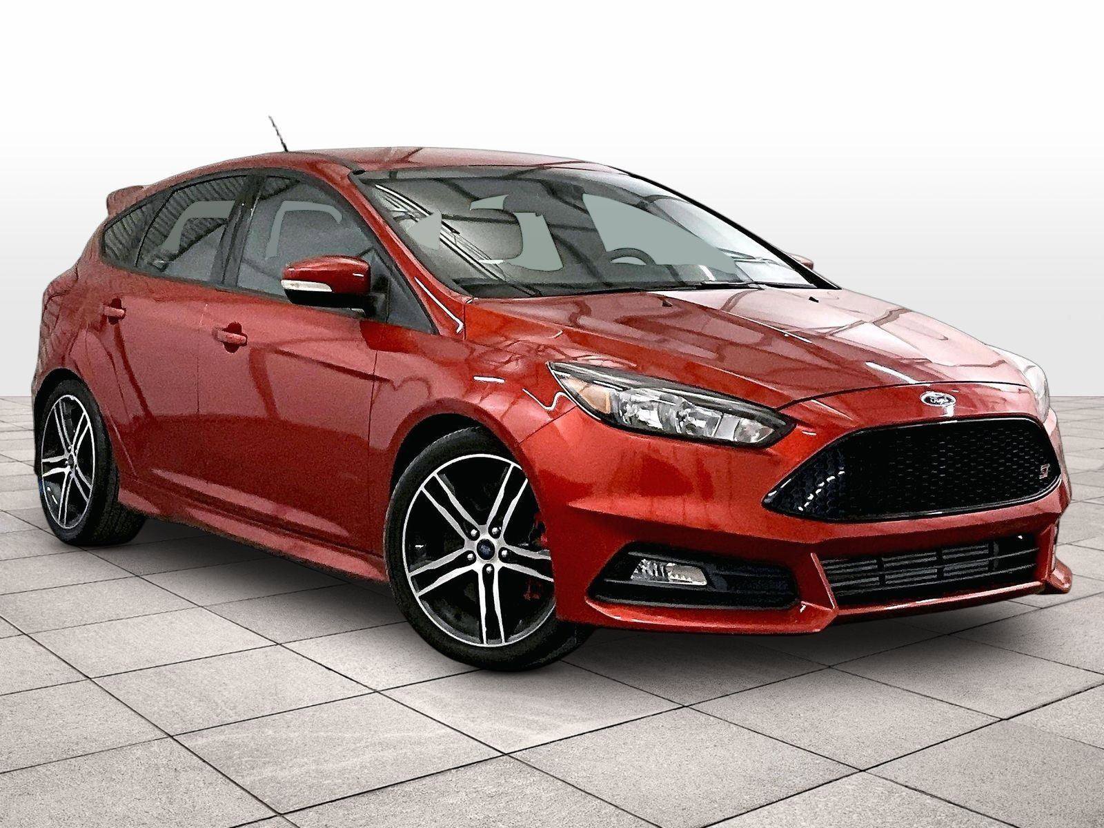 Certified 2018 Ford Focus ST FWD image 2