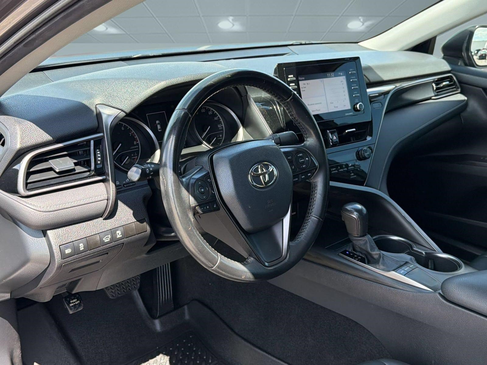 Used 2022 Toyota Camry SE FWD image 4